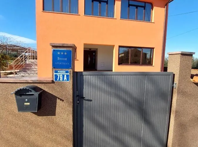 Apartment Ljiljana *