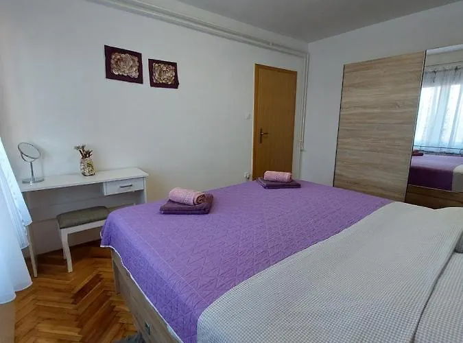 Apartment Ljiljana *