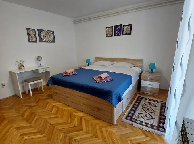 Apartment Ljiljana *
